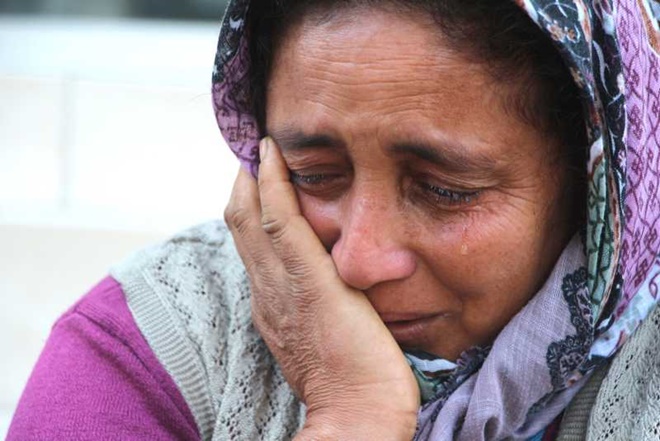 Adana'da yürekleri ısıtan görüntü: Durumu öğrenen mahalleli alışveriş için kuyruğa girdi!