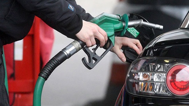 Akaryakıtta ilk indirim! 2 lira 29 kuruş ucuzladı