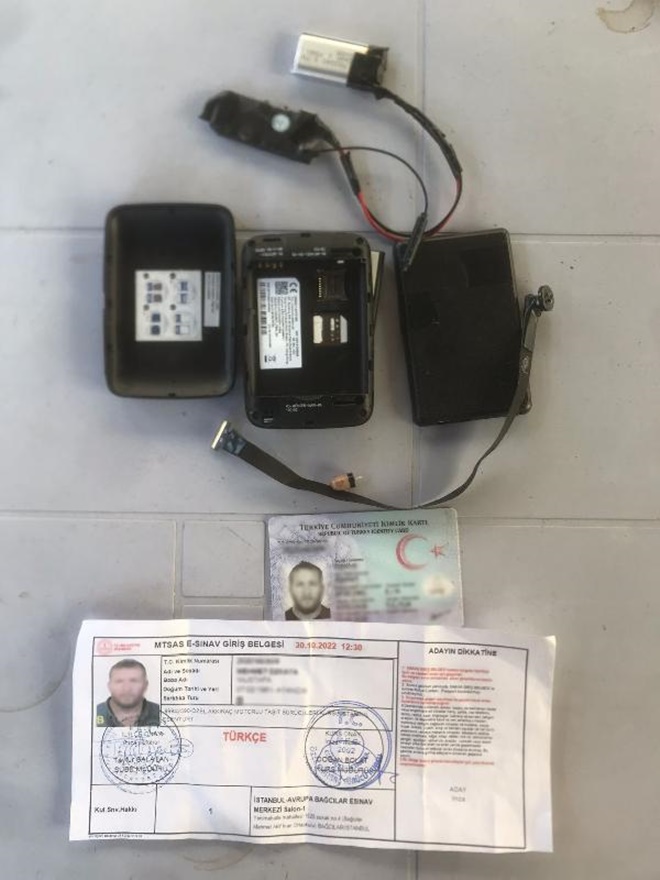 Bağcılar'da 2 kişi sınavda kopya düzeneği ile yakalandı