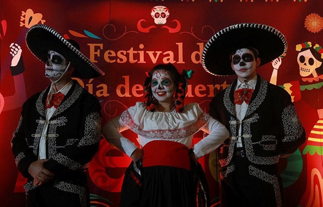 Belgrad'da 'Ölüler Günü' renkli görüntülere sahne oldu