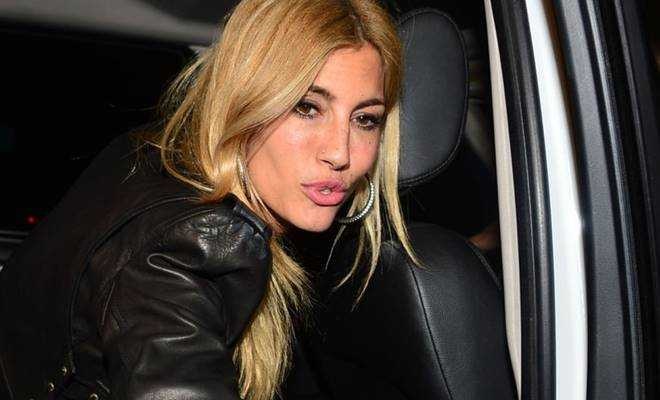 Çağla Şıkel erkek arkadaşıyla yakalandı!