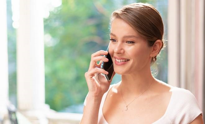 Ayvalık'ta konak aldığı iddia edilen Burcu Biricik, burada zeytin topladı