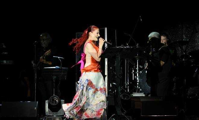 Maximum Uniq Açıkhava’da Candan Erçetin rüzgarı