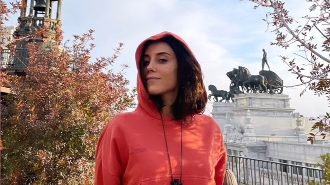 Cansu Dere'den sürpriz anlaşma