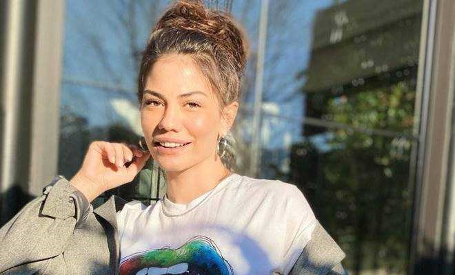 Demet Özdemir, yaz mevsimini getirdi