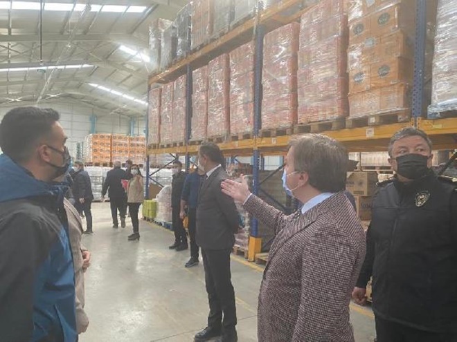 Denetime çıkan vali depodaki yağları görünce talimatı verdi: Götürün vatandaşa dağıtın