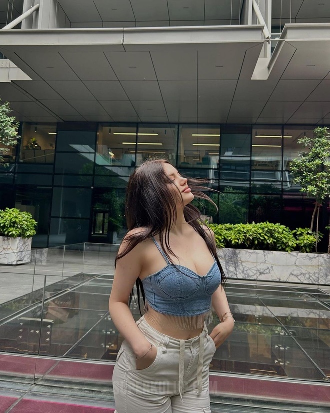 Kısmetse Olur Elif dekolte verdi takipçileri coştu