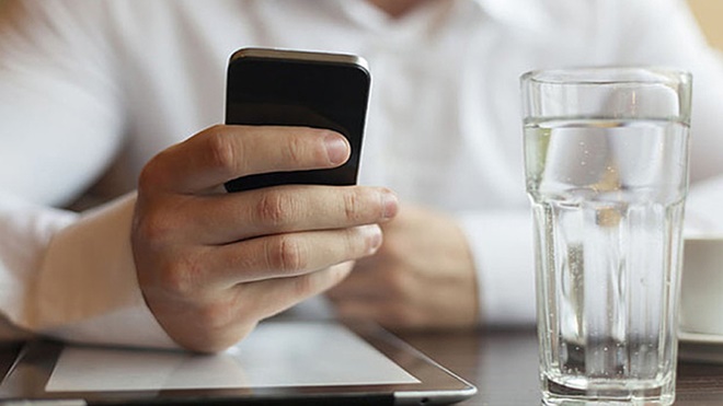 Eşi en yakın arkadaşıyla aldattı