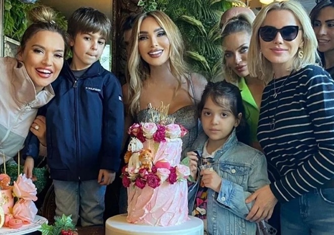 Eşinin ölümüyle yıkılan Ece Erken, Seren Serengil'in doğum gününde ortaya çıktı