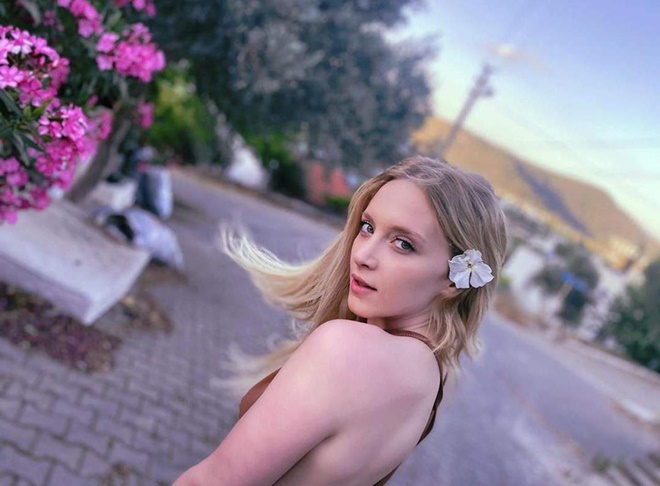 Oyuncu Hayal Köseoğlu yaz sezonunu açtı!