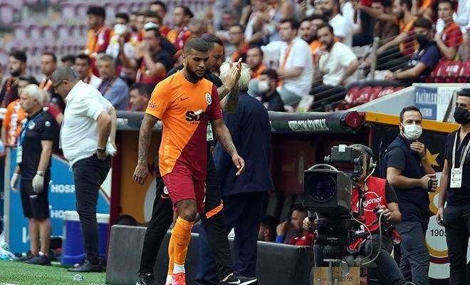 Galatasaraylı taraftarlardan Yedlin ve Babel'e ıslıkla protesto