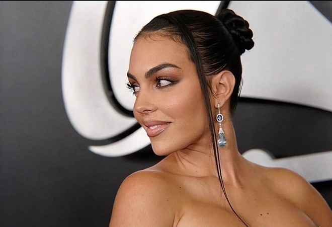 Ronaldo'nun sevgilisi Georgina Rodriguez ilk twerk dersinden paylaştı ortalık karıştı