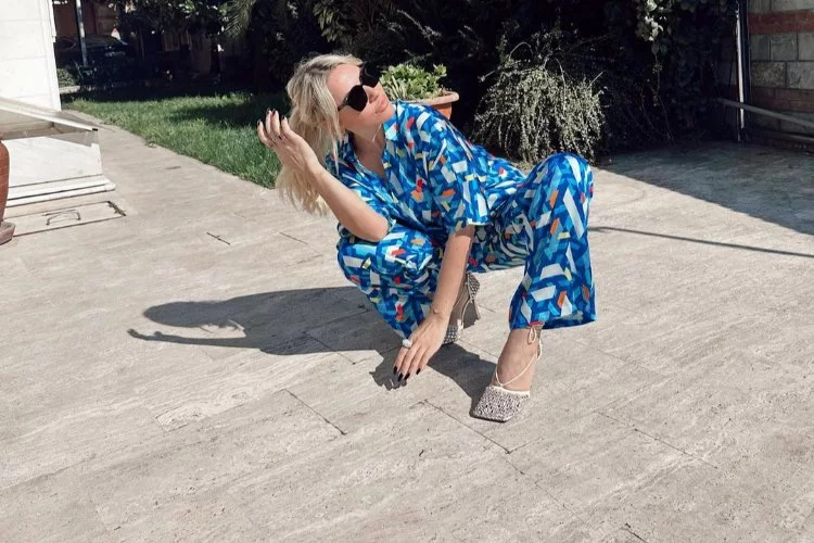 Hadise Belçika'da kafasını dinliyor