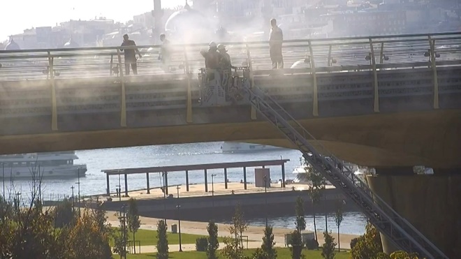 Haliç metro köprüsünde yangın çıktı! Seferler durduruldu