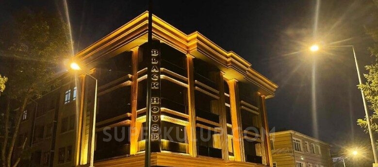 Müşterilerine Küfürler Yağdıran Otel