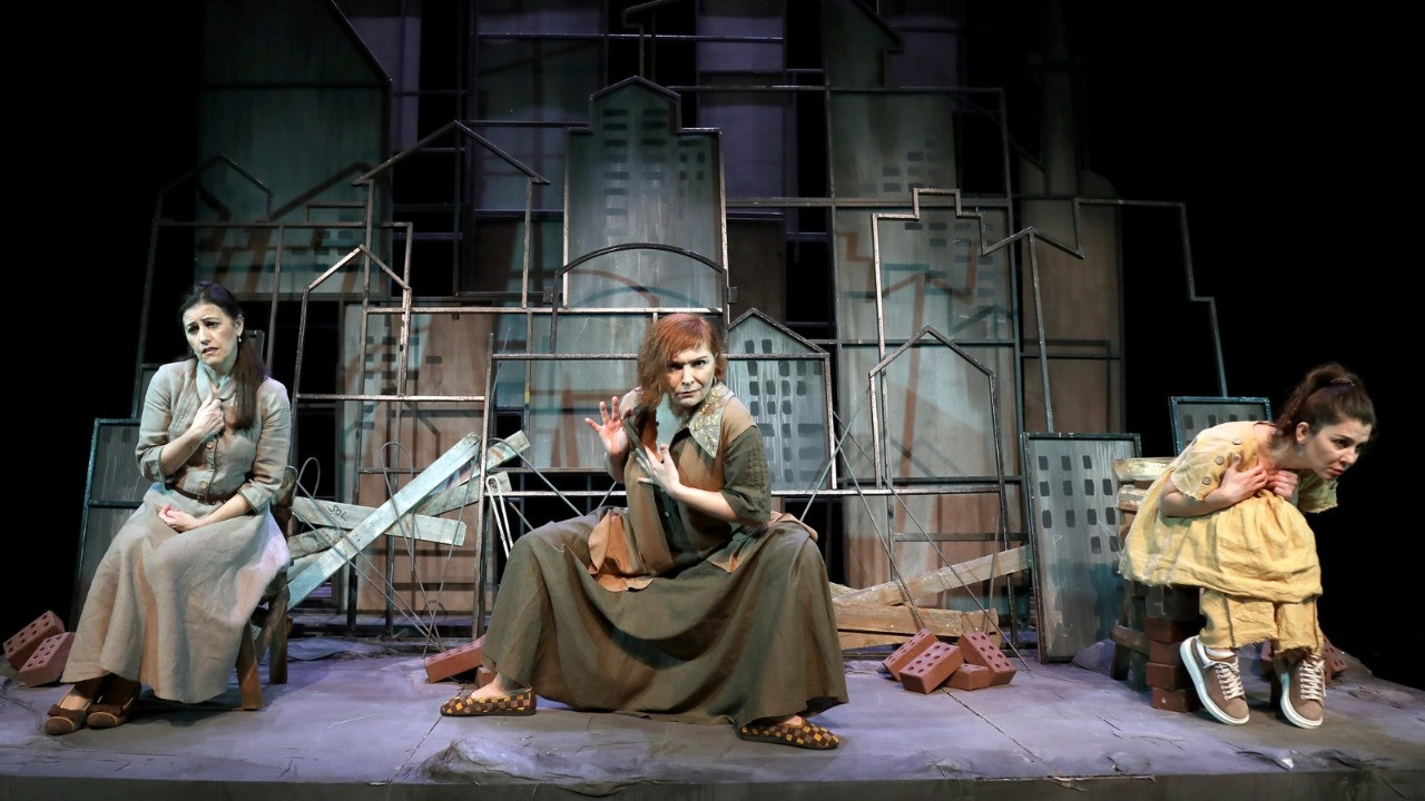 İBB Şehir Tiyatroları Bakırköy seyircisiyle buluşuyor