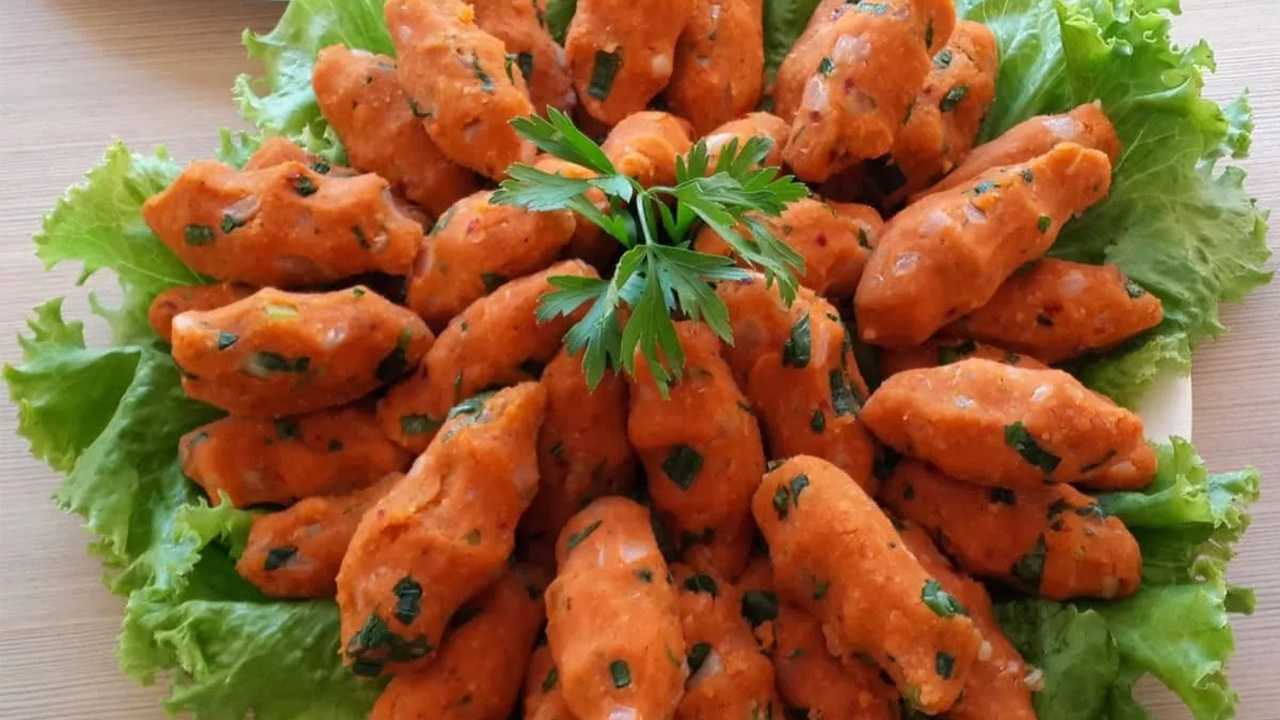 Kapış kapış yenecek lezzet bombası patatesli mercimek köftesi tarifi!
