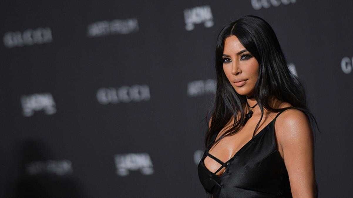Kim Kardashian canlı yayın açınca frikik verdi!