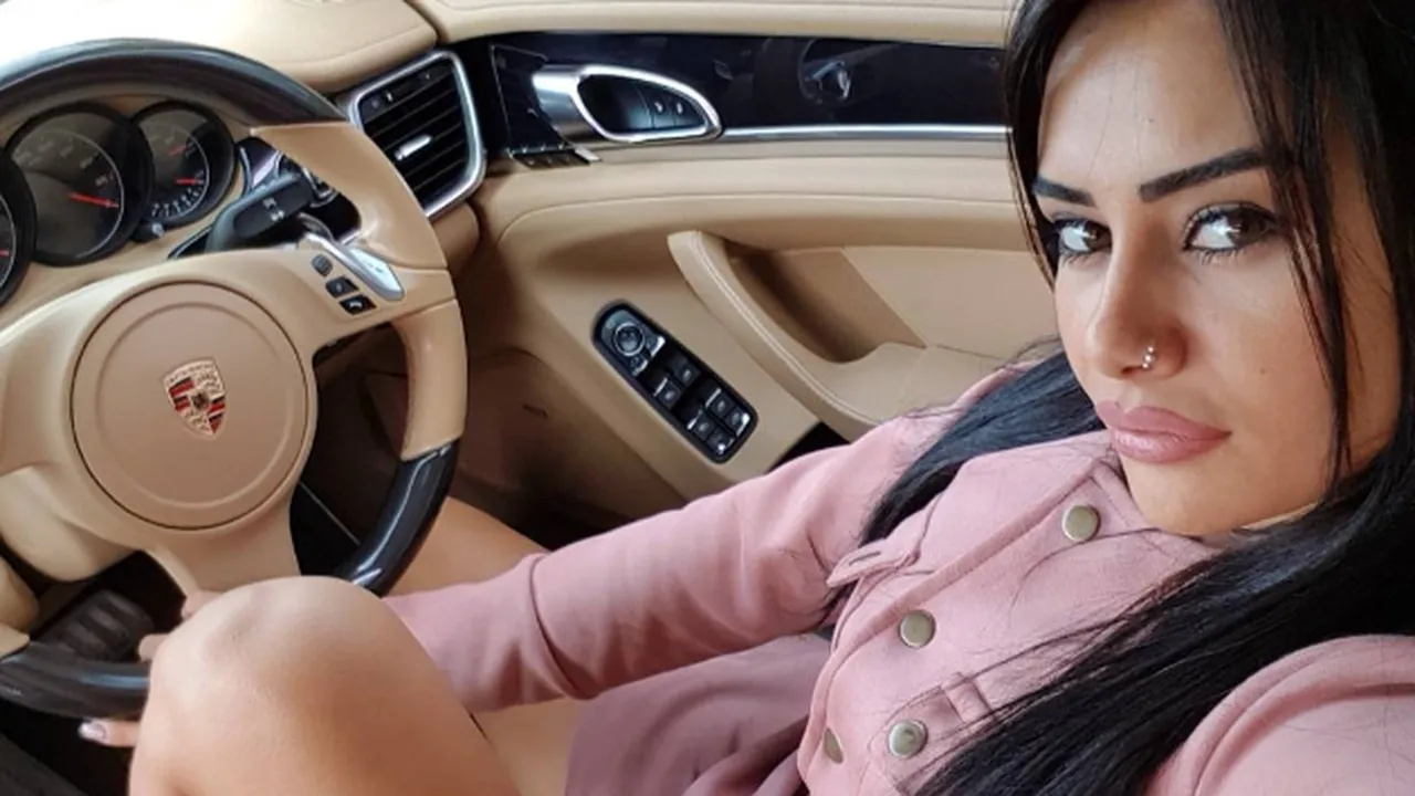 Naz Mila'dan tatil pozları! Demi Rose gibi poz verdi