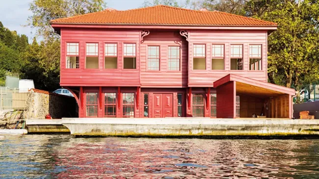 Boğaz'ın kırmızı yalısını kim aldı?