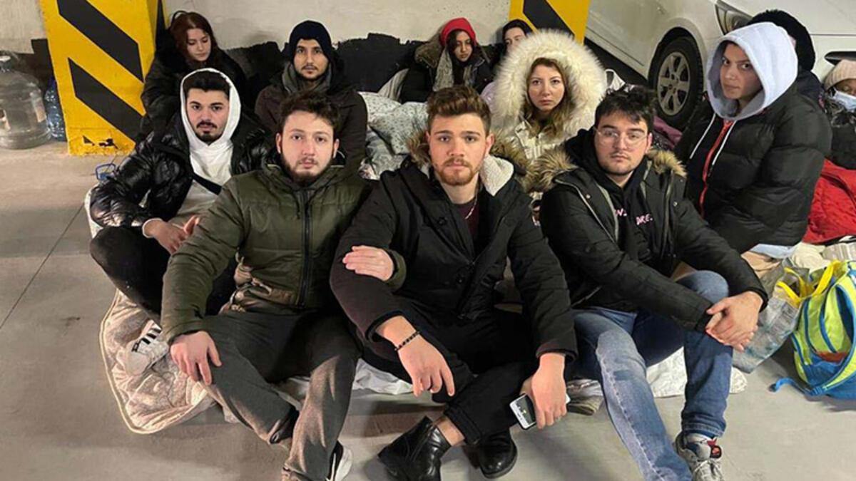 'Odamızın pencerelerine valizlerimizle siper yaptık. Korkunç zamanlardı'