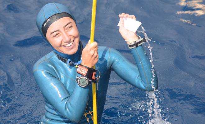 Dünya serbest dalış rekortmeni Şahika Ercümen'den yeni rekor