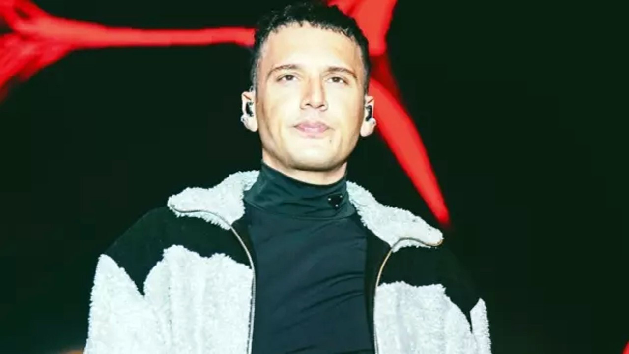 Şarkıcı Edis'ten sürpriz atak