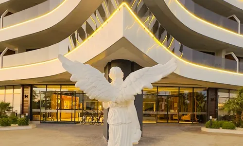 Kuşadası'nda 'hayvan dostu' diye kendini tanıtan termal otel kedileri katletti