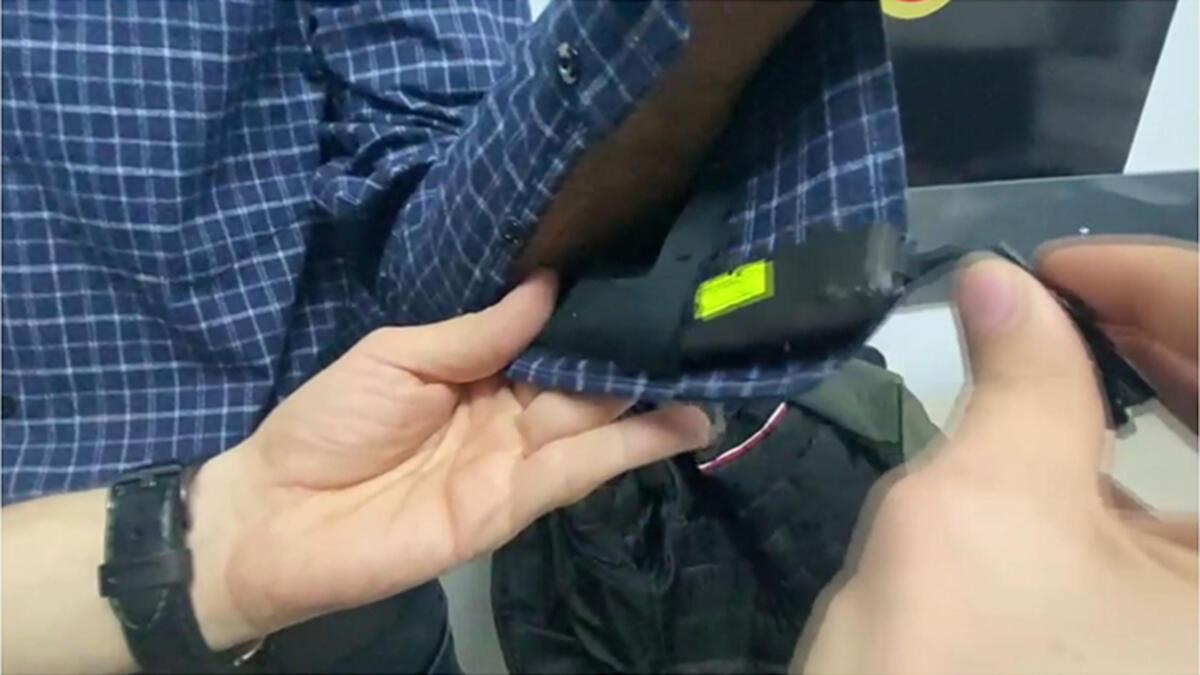 Sınavda gömleğinin kolundaki düğmede gizli kamera çıktı! 8 bin liraya almış