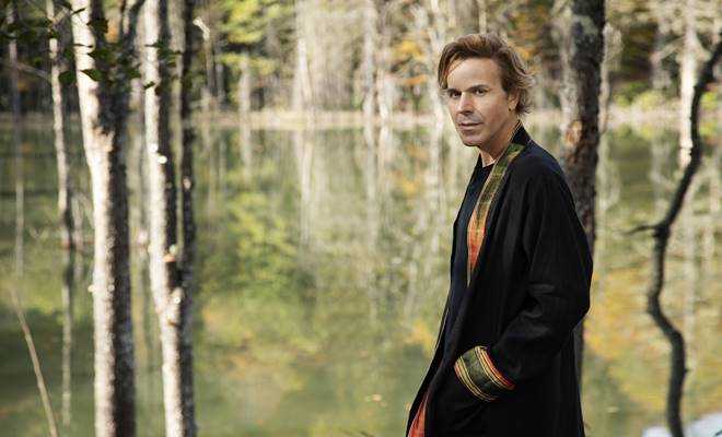 Soner Arıca “Esmesin Ayrılık” isimli yeni single’ını kliplendirdi