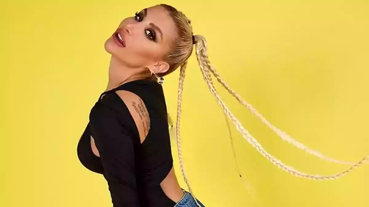 İrem Derici kendini yere attı, içtiği şampanya bardaklarını fırlatarak kırdı