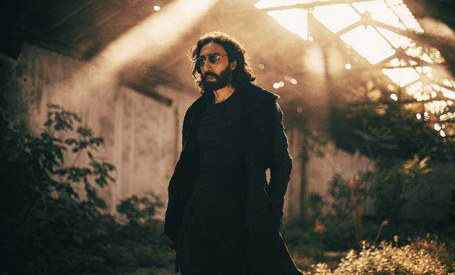 Efsane Grup Vitamin'in solisti Tolga Sünter'in ilk teklisi 