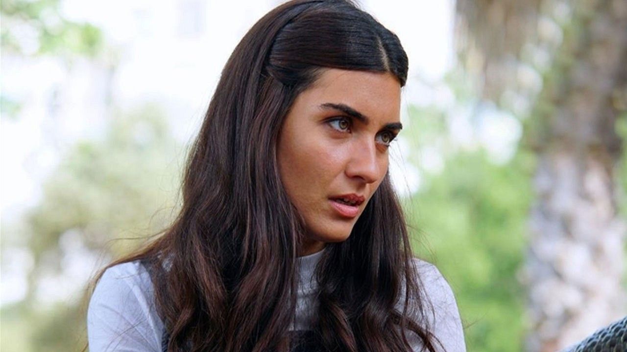 Tuba Büyüküstün 'ev'lenebilmek için pazarlık yapıyor!