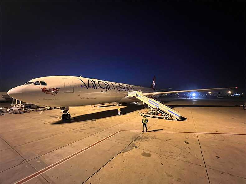 Virgin Atlantic'in yardım uçağı Adana'ya geldi
