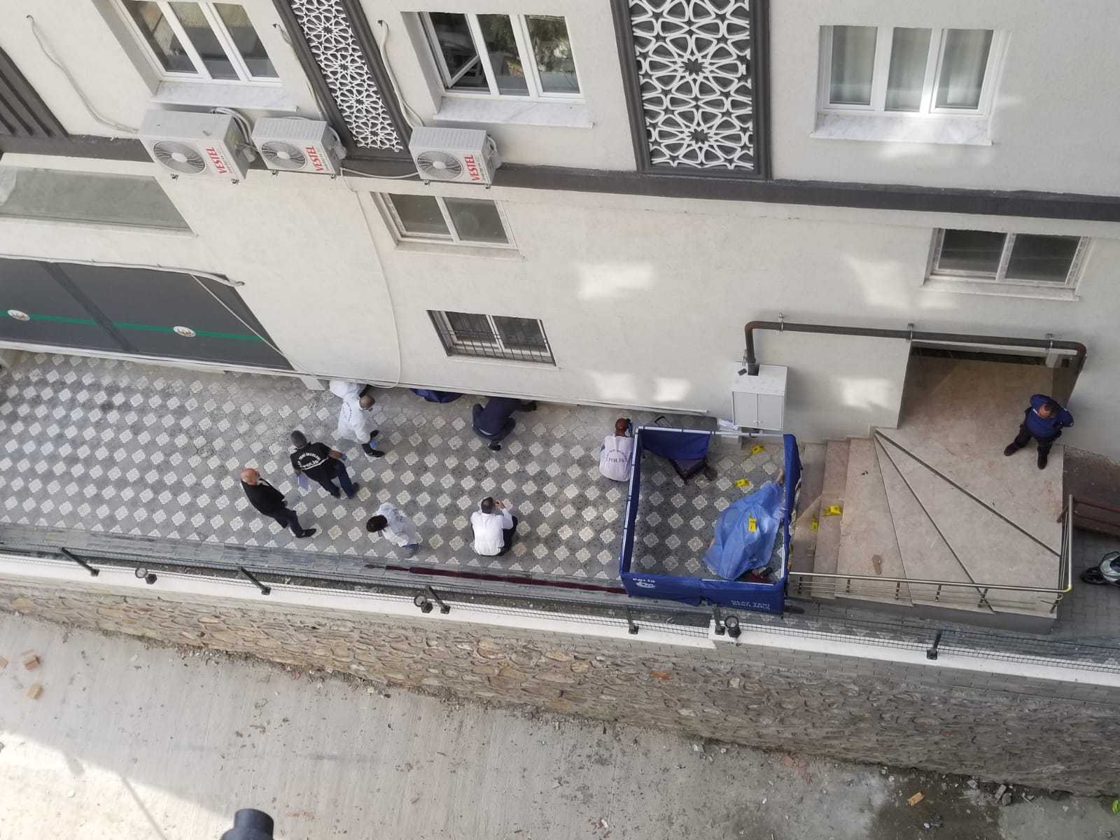 Yabancı uyruklu kız arkadaşını öldürüp intihar etti