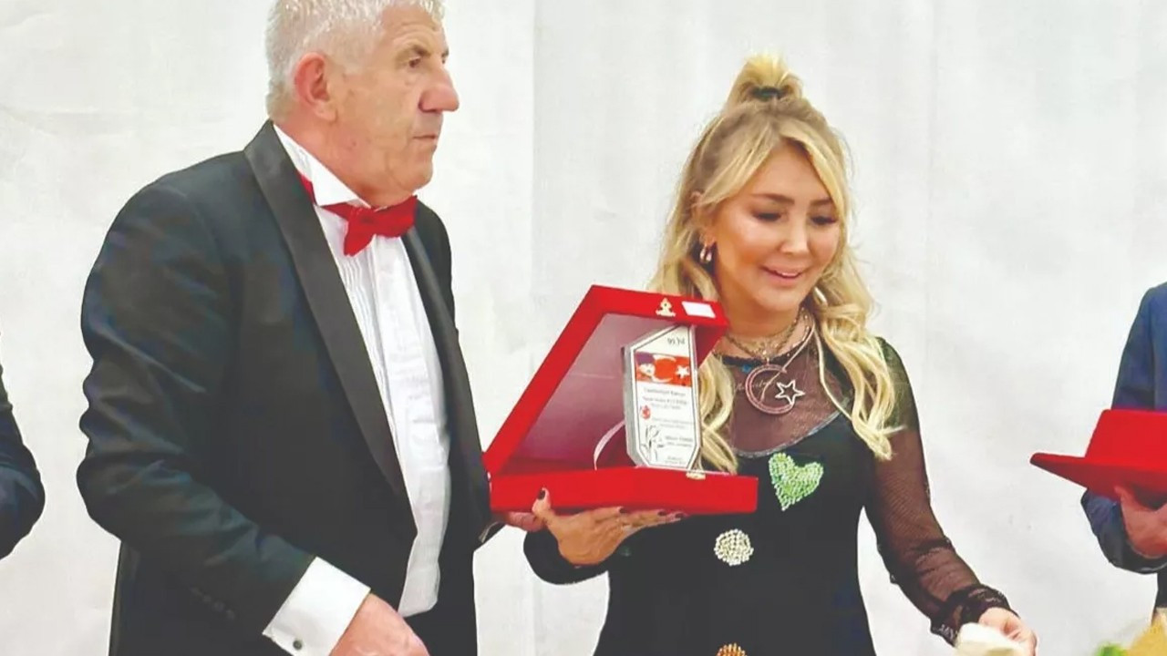 Yonca Evcimik'e Hollanda'dan onur ödülü